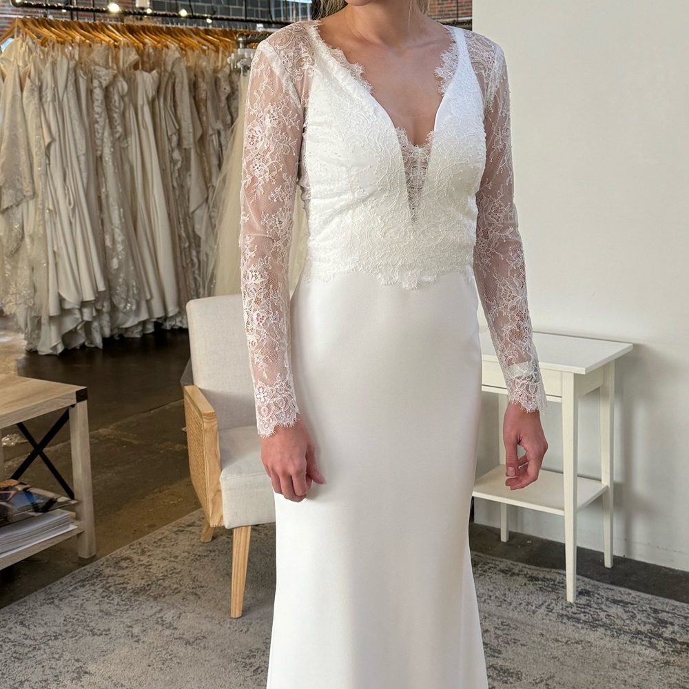 Brand new wedding dress topper